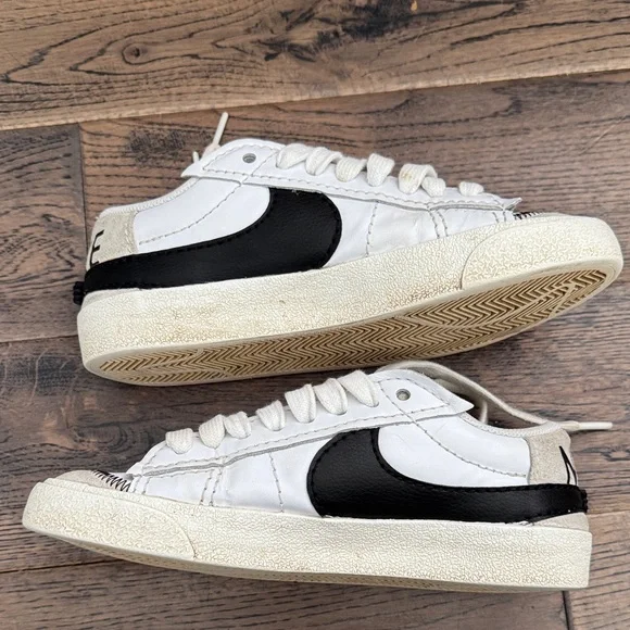 Nike Big Kids size 6 sneakers - Picture 3 of 12